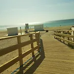 Los Hibiscos 406 *