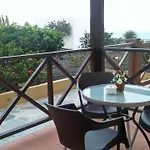 Los Hibiscos 406